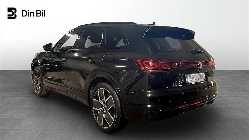 Begagnad VW Touareg R 340 HK (250 kW) 2024 Grenadilla black metallic SUV