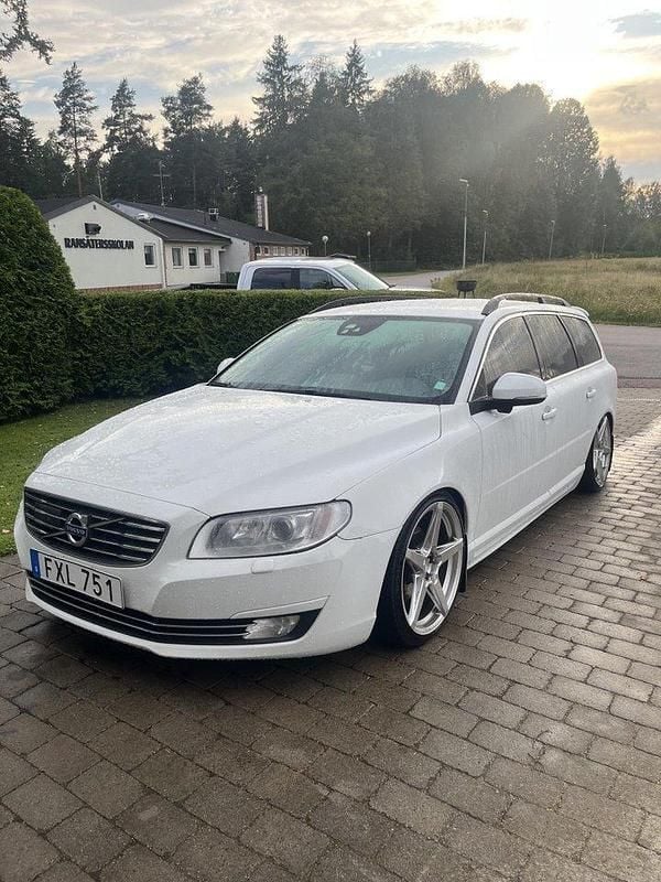 Grön Begagnad 2016 Volvo V70 Momentum Kombi | 70 000 kr (Superpris) - Bild 1/4