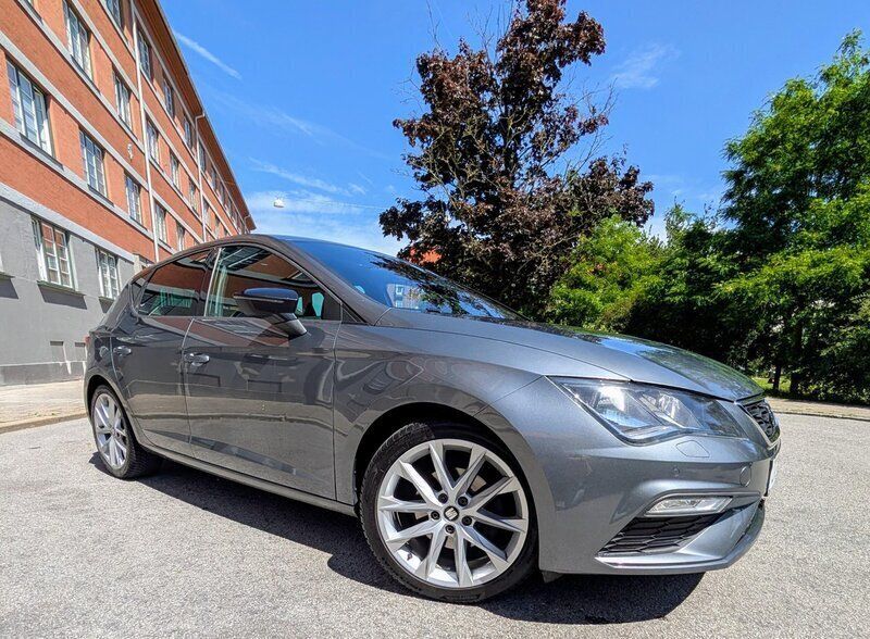 Grå Begagnad 2018 Seat Leon FR Halvkombi | 119 000 kr (Bra pris) - Bild 1/4