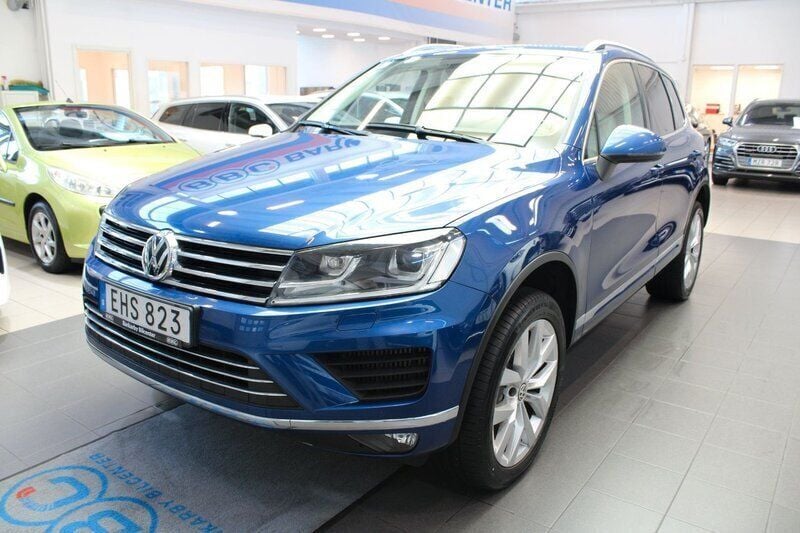 Blå Begagnad 2014 VW Touareg SUV | 249 900 kr (Marknadspris) - Bild 1/4