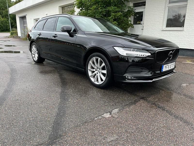 Svart Begagnad 2017 Volvo V90 Momentum Kombi | 200 000 kr (Marknadspris) - Bild 1/4