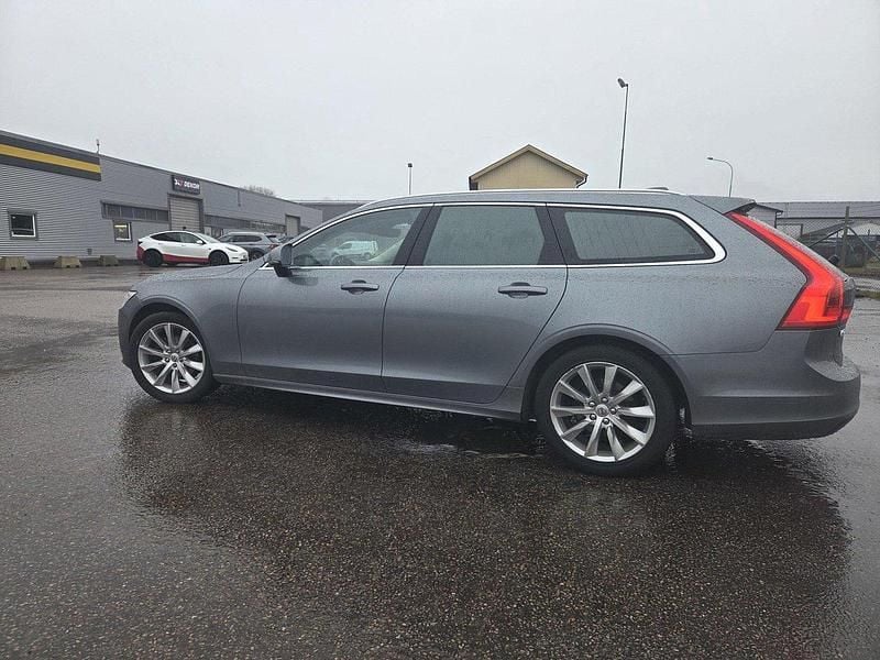 Grå Begagnad 2020 Volvo V90 Kombi | 215 000 kr - Bild 1/4