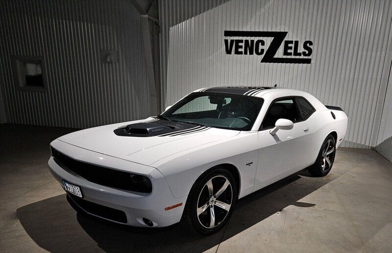 Vit Begagnad 2018 Dodge Challenger Sportkupé | 429 000 kr (Bra pris) - Bild 1/4