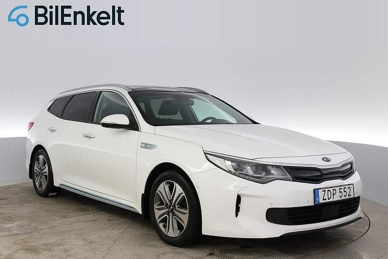 Vit Begagnad 2017 Kia Optima Hybrid Sport Sedan | 179 900 kr (Marknadspris) - Bild 1/4