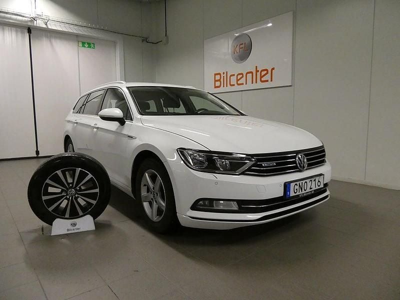 Vit Begagnad 2017 VW Passat Kombi | 169 900 kr (Bra pris) - Bild 1/3