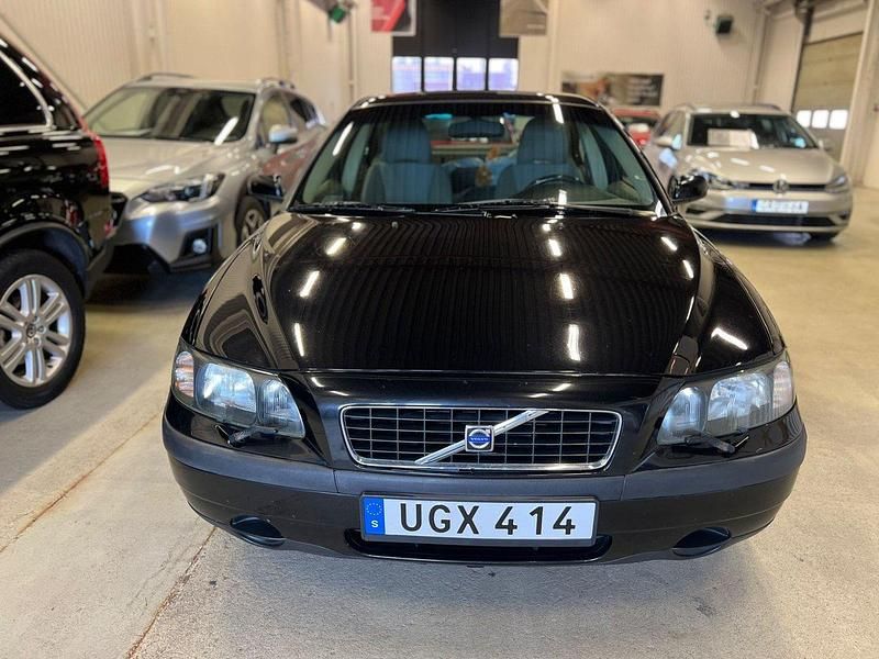 Svart Begagnad 2003 Volvo S60 Sedan | 24 900 kr (Marknadspris) - Bild 1/4