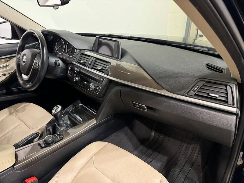 Begagnad BMW 320 Advantage 184 HK (135 kW) 2014 Blå Kombi