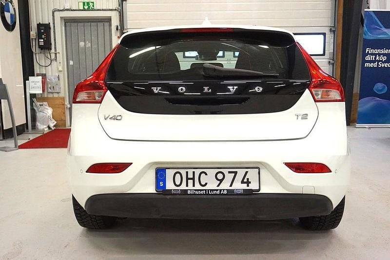 Begagnad Volvo V40 Kinetic 122 HK (89 kW) 2016 Vit Halvkombi