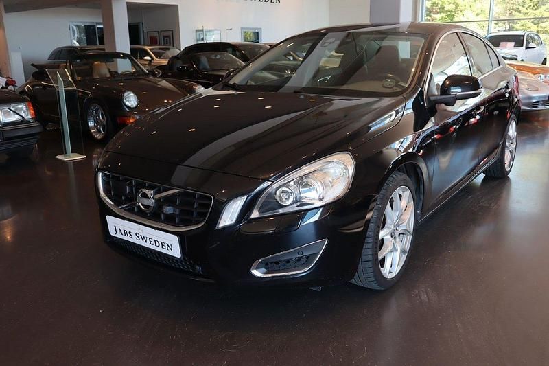 Svart (svart metallic) Begagnad 2011 Volvo S60 Summum Sedan | 219 900 kr - Bild 1/4