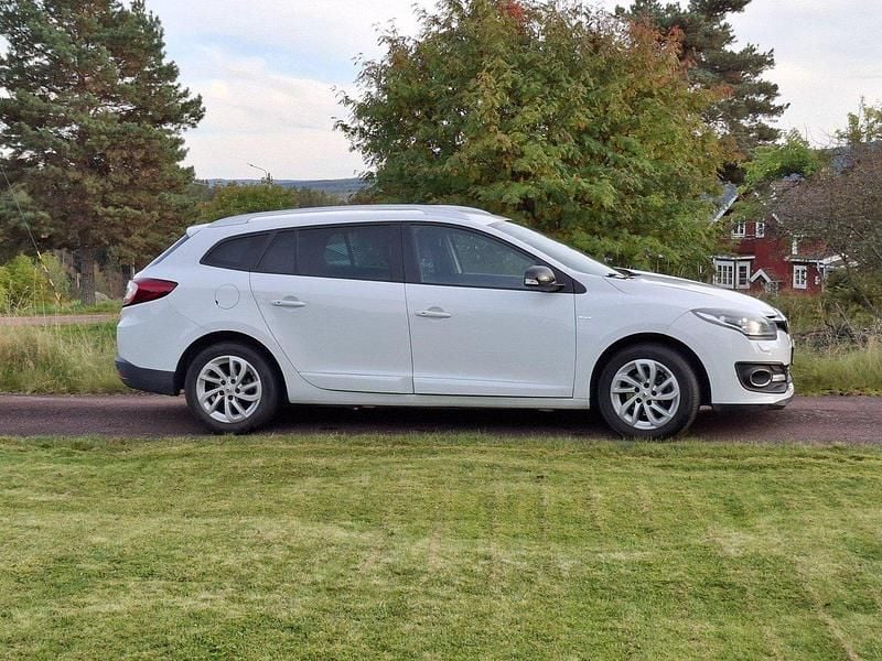 Vit Begagnad 2015 Renault Mégane GrandTour LIMITED Kombi | 99 000 kr - Bild 1/4