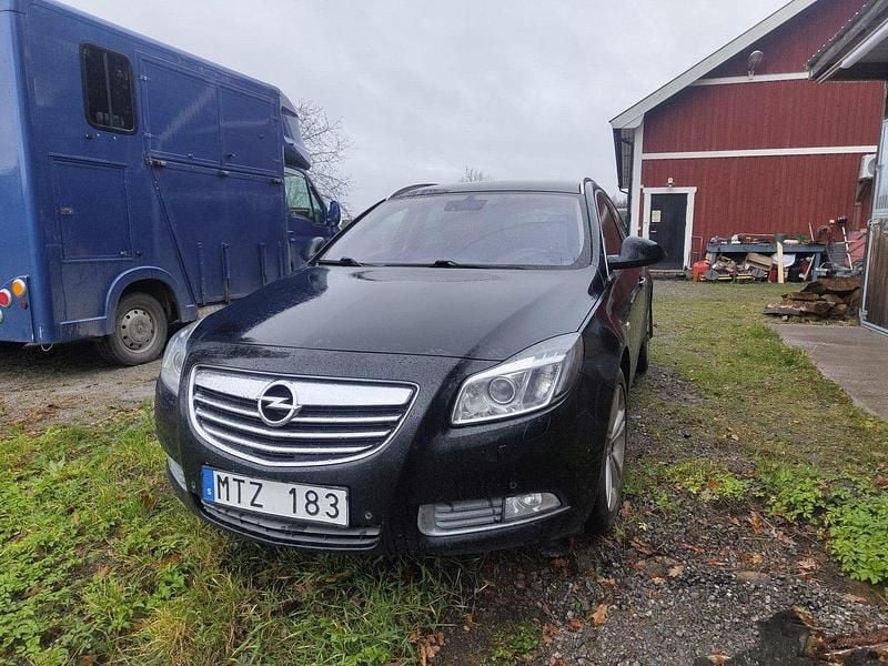 Svart Begagnad 2012 Opel Insignia Cosmo Kombi | 66 500 kr (Marknadspris) - Bild 1/3