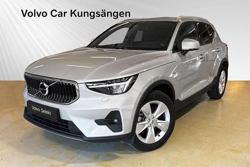 Silver Begagnad 2024 Volvo XC40 Core SUV | 349 900 kr (Bra pris) - Bild 1/3