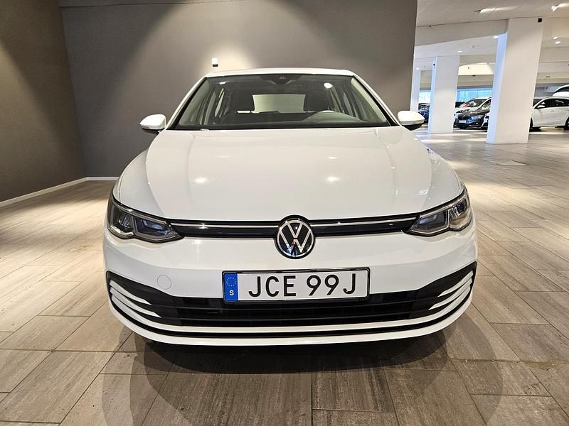 Begagnad VW Golf VIII 112 HK (82 kW) 2022 Vit Halvkombi