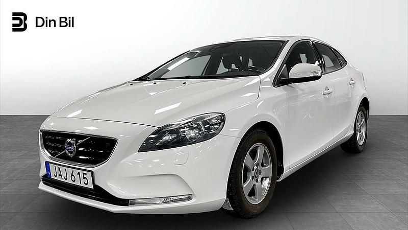 Vit Begagnad 2014 Volvo V40 Kinetic Halvkombi | 109 000 kr (Marknadspris) - Bild 1/4