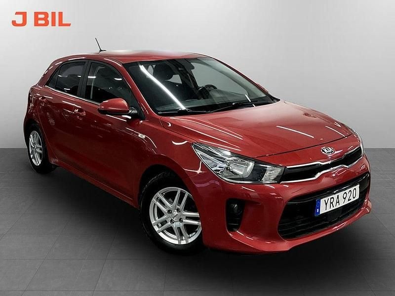 Begagnad Kia Rio 99 HK (72 kW) 2017 Röd Halvkombi