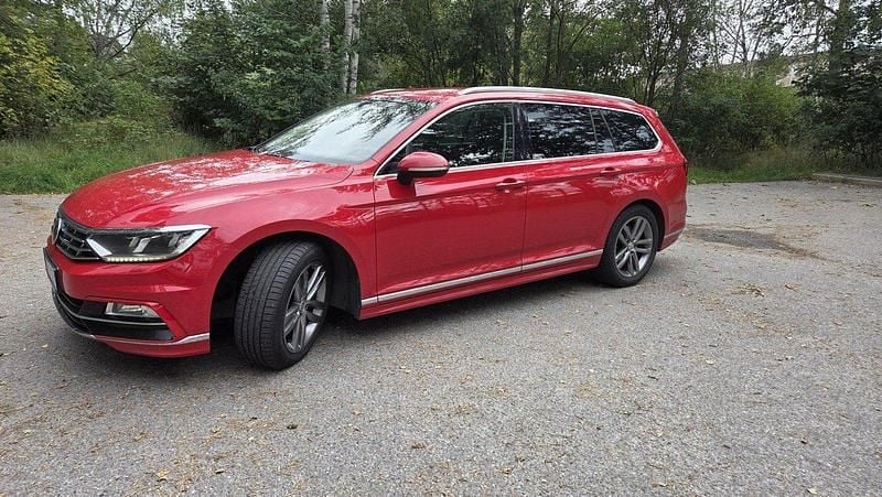 Röd Begagnad 2017 VW Passat R-line Kombi | 164 900 kr (Bra pris) - Bild 1/4