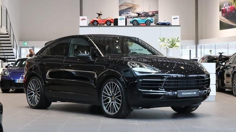 Svart Begagnad 2021 Porsche Cayenne SUV | 729 000 kr (Marknadspris) - Bild 1/4