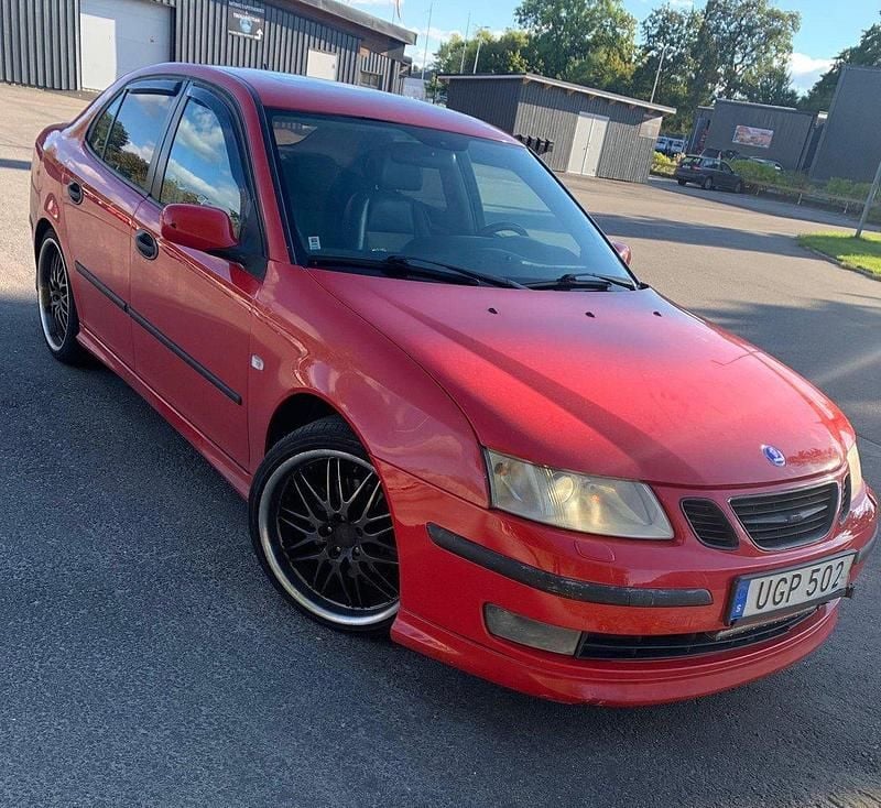 Röd Begagnad 2003 Saab 9-3 Aero Sedan | 25 000 kr (Bra pris) - Bild 1/4