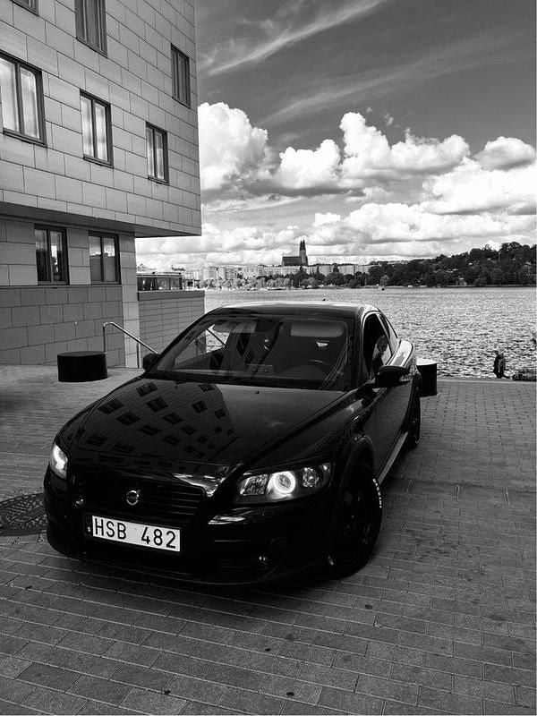 Svart Begagnad 2009 Volvo C30 Momentum Halvkombi | 36 900 kr (Marknadspris) - Bild 1/4