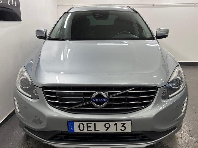 Begagnad Volvo XC60 Momentum 190 HK (139 kW) 2016 Silver SUV