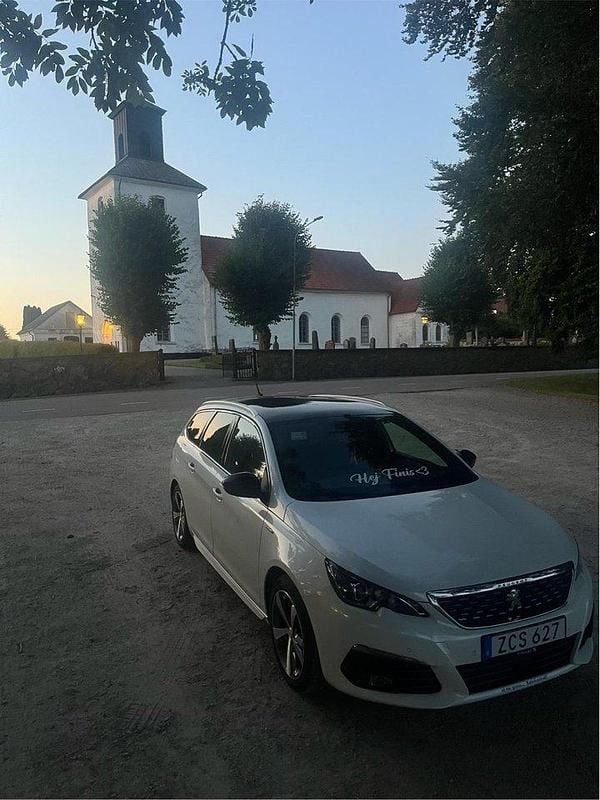 Vit Begagnad 2017 Peugeot 308 GT-line Kombi | 155 000 kr (Dyr) - Bild 1/4