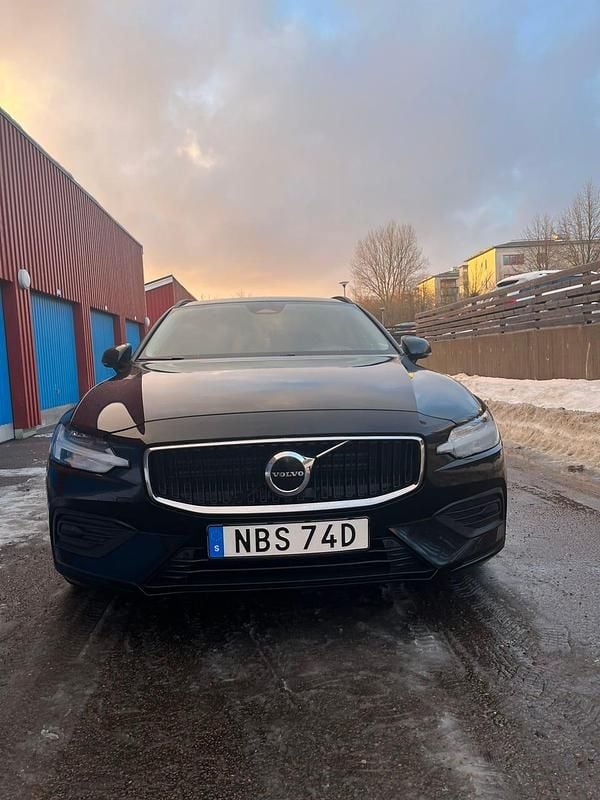 Begagnad 2023 Volvo V60 Kombi | 179 000 kr (Bra pris) - Bild 1/4