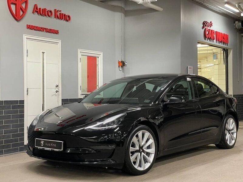 Begagnad 2019 Tesla Model 3 Long Range AWD Sedan | 319 000 kr (Dyr) - Bild 1/4