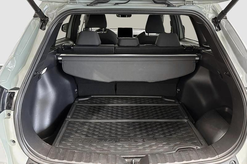 Begagnad Toyota Corolla Cross Style 200 HK (147 kW) 2023 Grön SUV