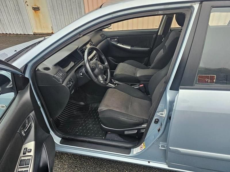 Begagnad Toyota Corolla 110 HK (80 kW) 2006 Blå