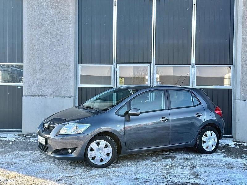 Grå Begagnad 2007 Toyota Auris Halvkombi | 59 900 kr (Marknadspris) - Bild 1/4
