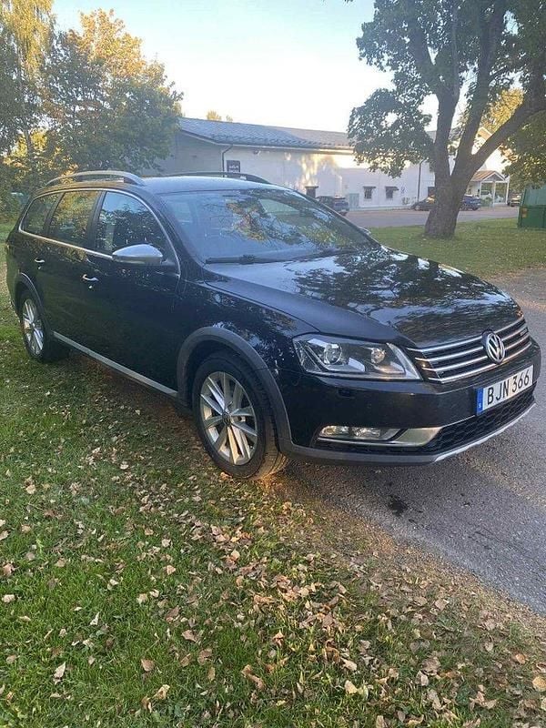 Svart Begagnad 2015 VW Passat Alltrack Kombi | 95 000 kr (Marknadspris) - Bild 1/4