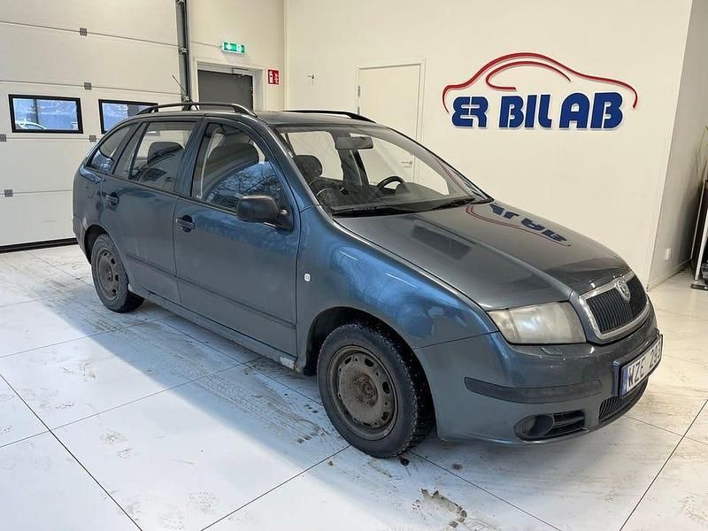 Mörkgrå Begagnad 2005 Skoda Fabia Kombi | 14 900 kr (Marknadspris) - Bild 1/4