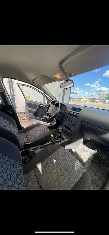 Blå Begagnad 2000 Opel Astra Halvkombi | 18 500 kr (Lite dyr) - Bild 1/4