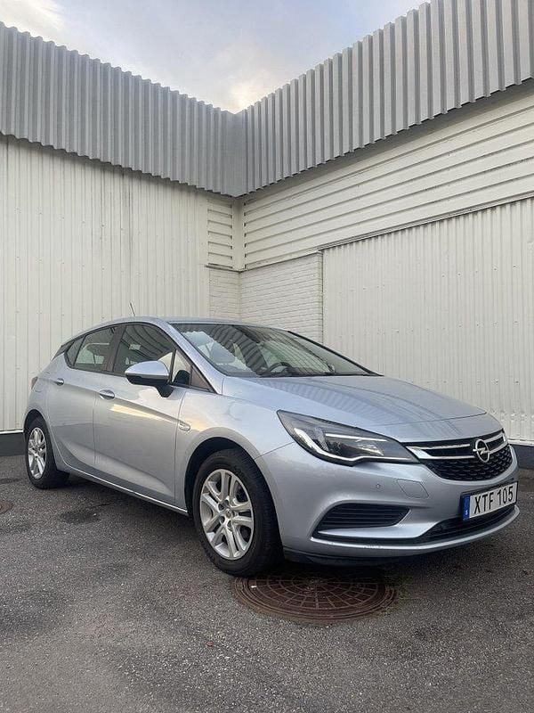 Grå Begagnad 2016 Opel Astra Enjoy Halvkombi | 75 000 kr (Marknadspris) - Bild 1/4