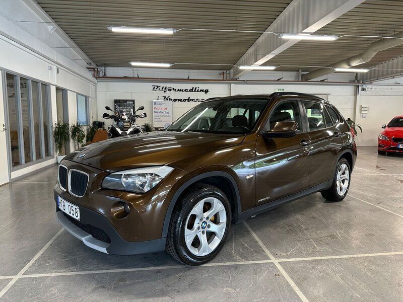 Brun Begagnad 2010 BMW X1 SUV | 109 900 kr (Marknadspris) - Bild 1/4