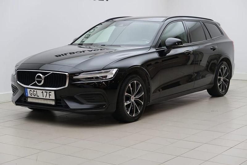 Svart Begagnad 2019 Volvo V60 Momentum Kombi | 249 800 kr (Marknadspris) - Bild 1/4