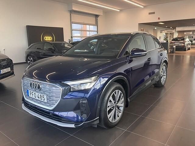 Blå (navarrablå metallic) Begagnad 2022 Audi Q4 e-tron Advanced Plus SUV | 359 000 kr (Bra pris) - Bild 1/4