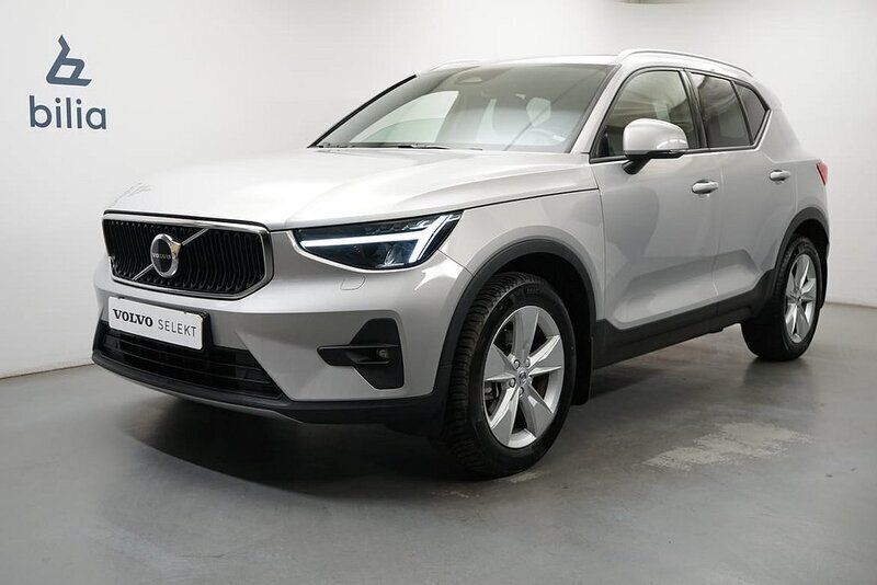 Silver Begagnad 2023 Volvo XC40 Core SUV | 349 900 kr (Marknadspris) - Bild 1/3