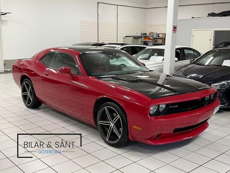 Röd Begagnad 2013 Dodge Challenger Sportkupé | 174 900 kr - Bild 1/4