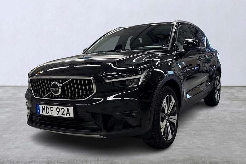 Svart Begagnad 2023 Volvo XC40 Plus SUV | 399 900 kr (Lite dyr) - Bild 1/4