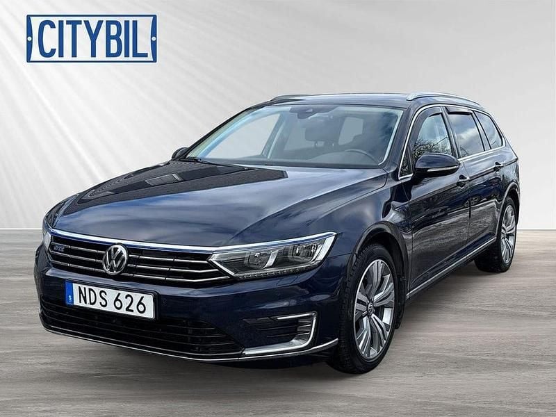 Begagnad VW Passat GTE 218 HK (160 kW) 2016 Night blue metallic Kombi