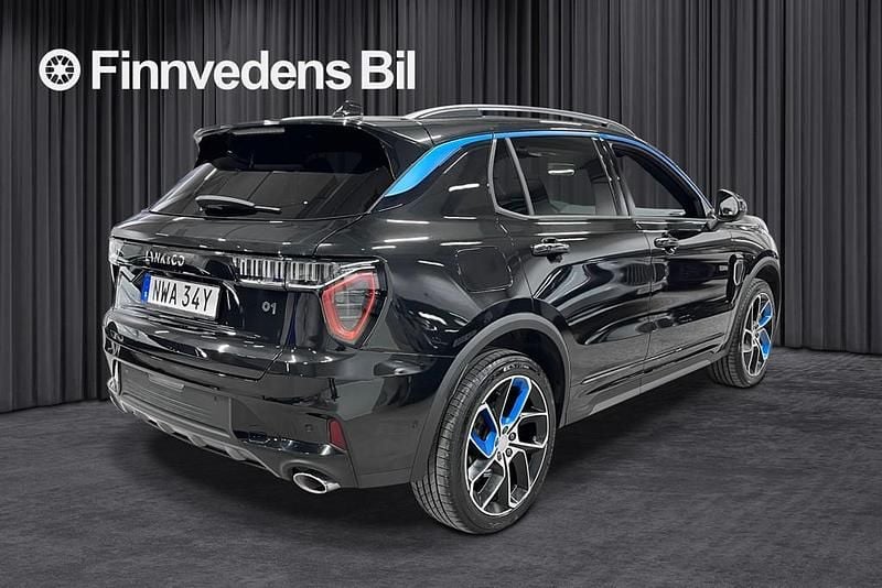 Begagnad Lynk & Co 01 264 HK (194 kW) 2023 Svart SUV