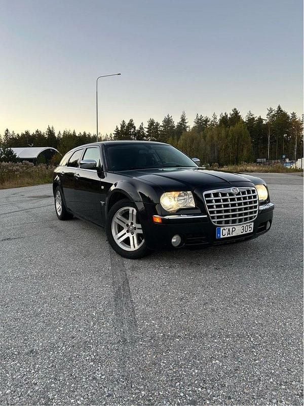 Svart Begagnad 2007 Chrysler 300C Touring Kombi | 45 000 kr (Superpris) - Bild 1/4