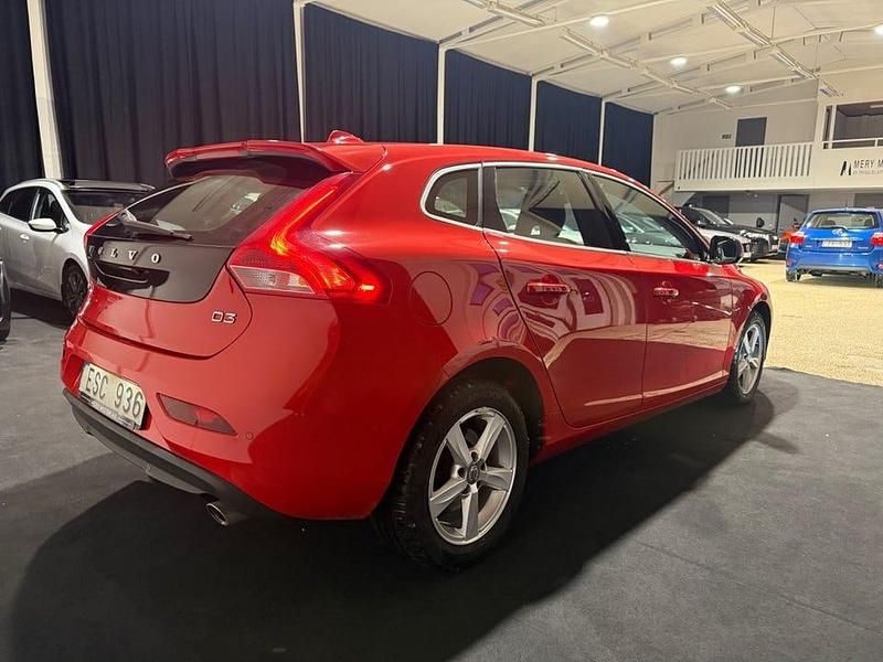 Begagnad Volvo V40 Momentum 150 HK (110 kW) 2013 Röd