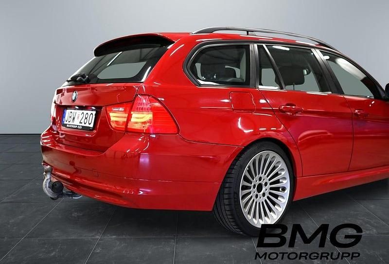 Begagnad BMW 320 177 HK (130 kW) 2009 Röd Kombi