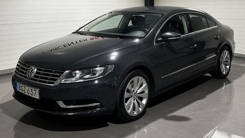 Mörkgrå Begagnad 2013 VW CC Sedan | 99 900 kr (Marknadspris) - Bild 1/4