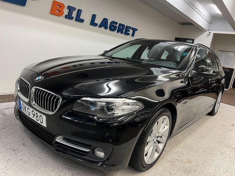 Svart Begagnad 2016 BMW 520 Kombi | 169 900 kr (Marknadspris) - Bild 1/4