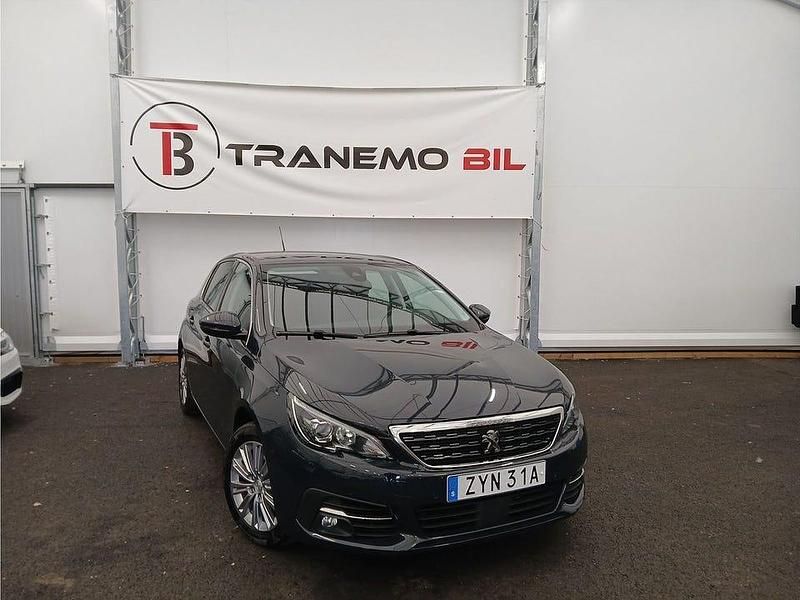 Mörkgrå Begagnad 2019 Peugeot 308 Halvkombi | 129 900 kr (Marknadspris) - Bild 1/4