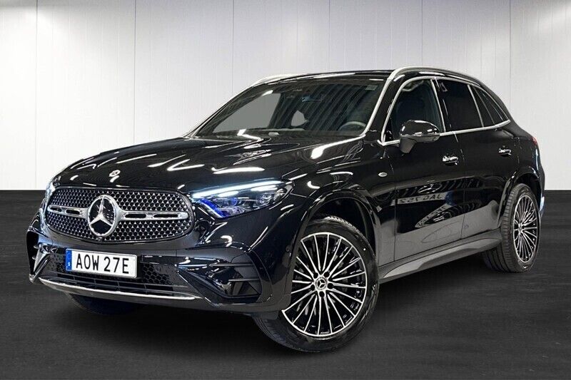Svart (black) Begagnad 2025 Mercedes GLC300e AMG SUV | 799 000 kr (Dyr) - Bild 1/4
