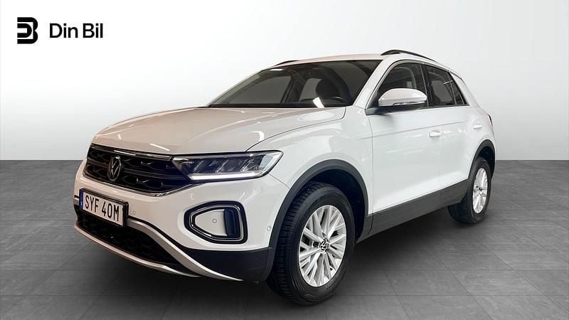 Vit Begagnad 2023 VW T-Roc Life SUV | 229 900 kr (Marknadspris) - Bild 1/4